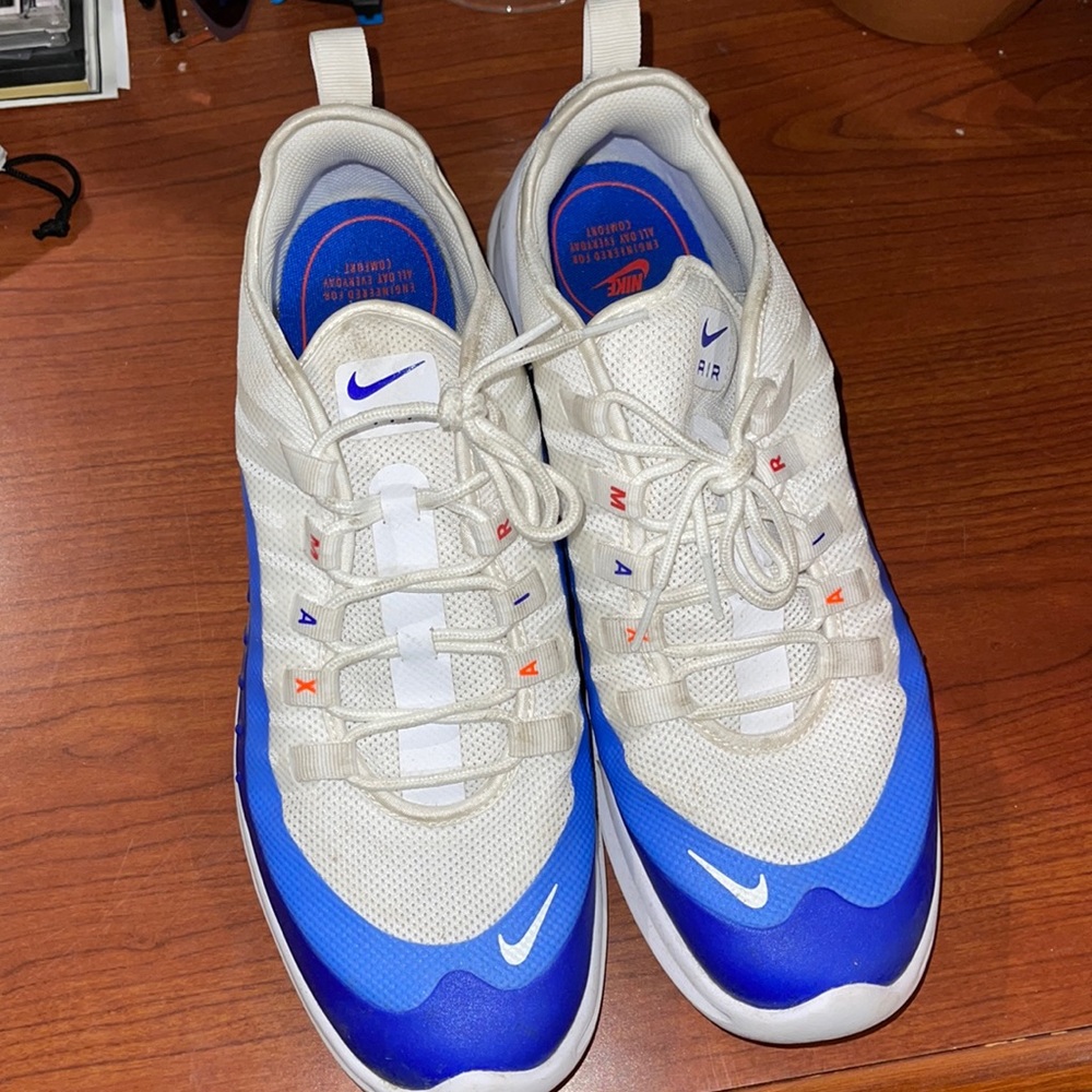 Nike Sneakers worn twice: good condition just need to be washed